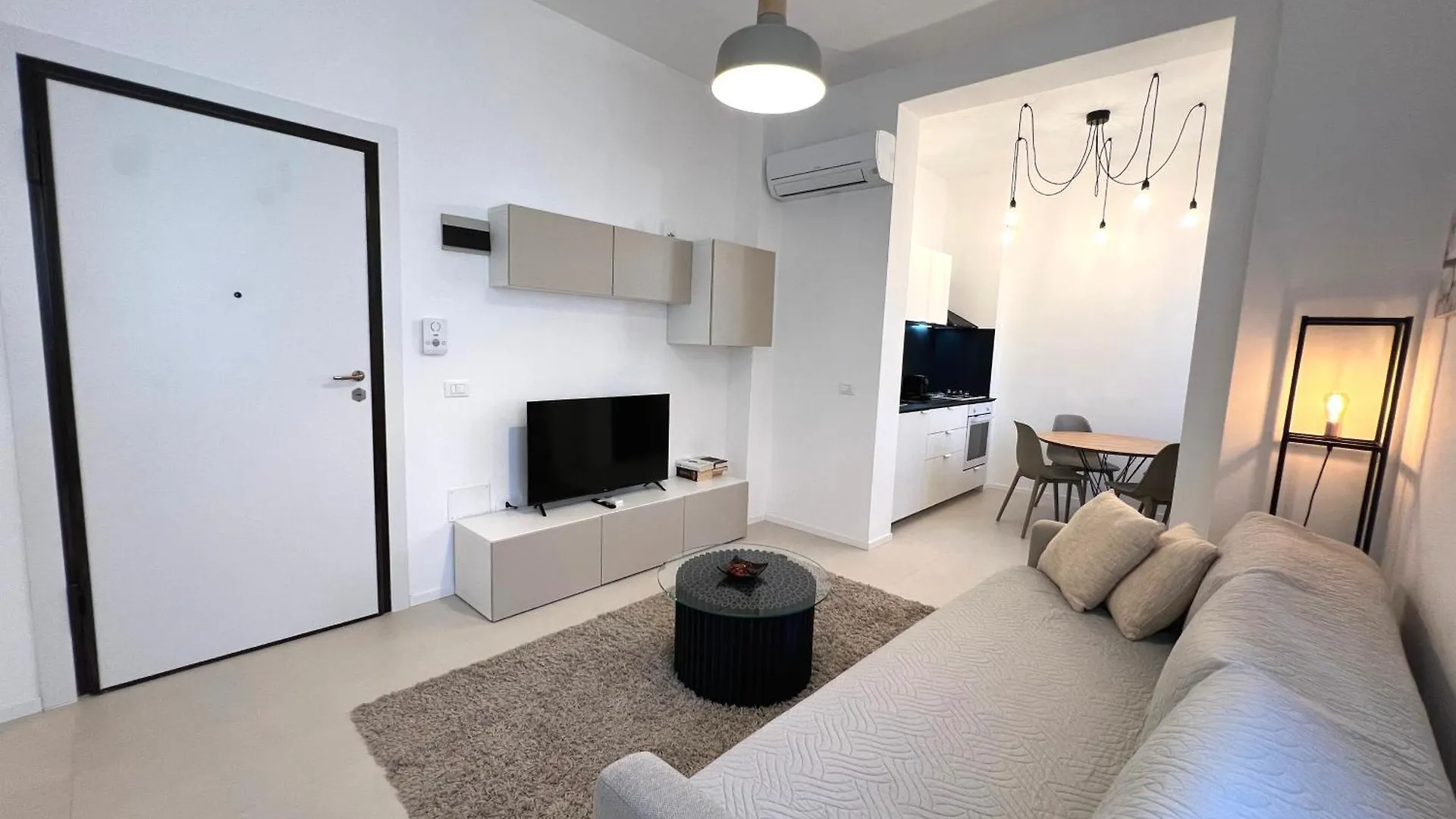 アパート Moderno Bilocale A 90M Dal Mare Con Posto Auto - Residence Cinzia リミニ